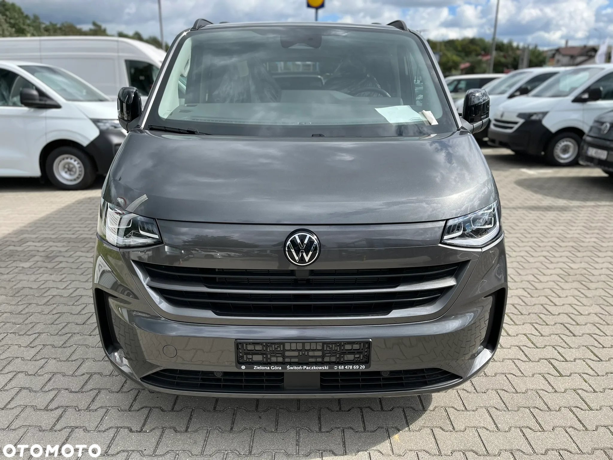 Volkswagen Caravelle - 2