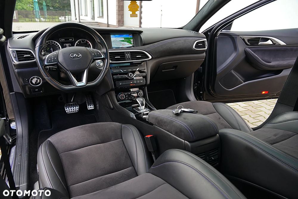 Infiniti Q30 2.0t DCT AWD Sport City Black - 27
