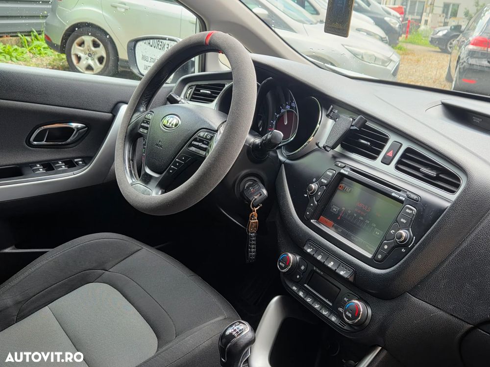 Kia Ceed 1.6 CRDi 128 Fifa World Cup Edition - 7