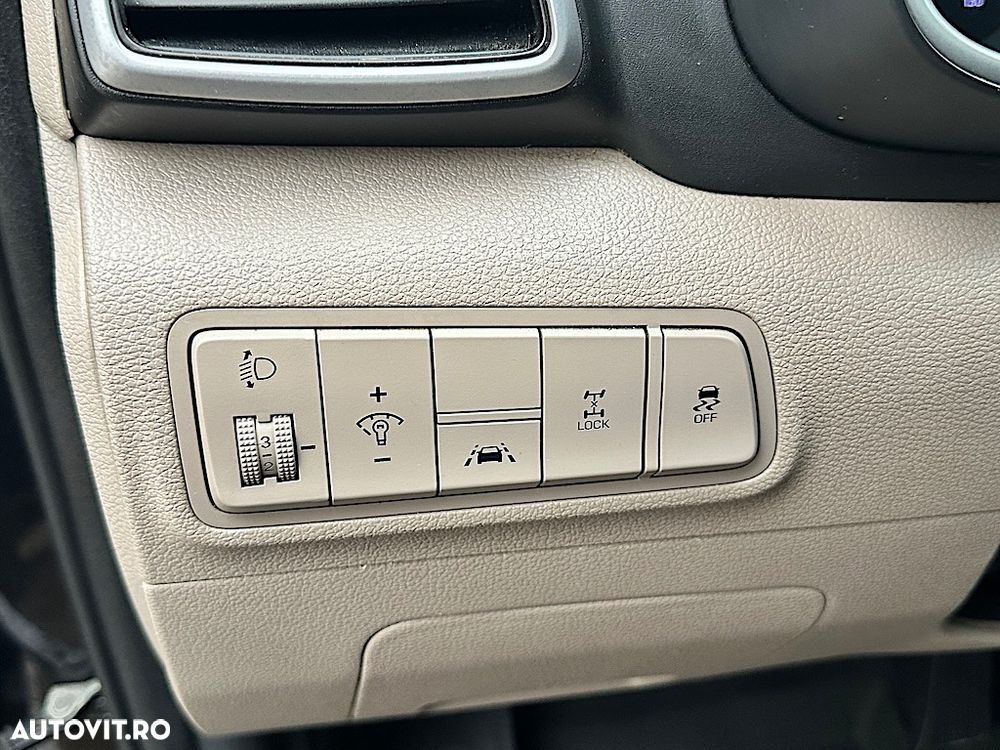 Hyundai Tucson 2.0 CRDI 4WD 8AT Luxury - 11