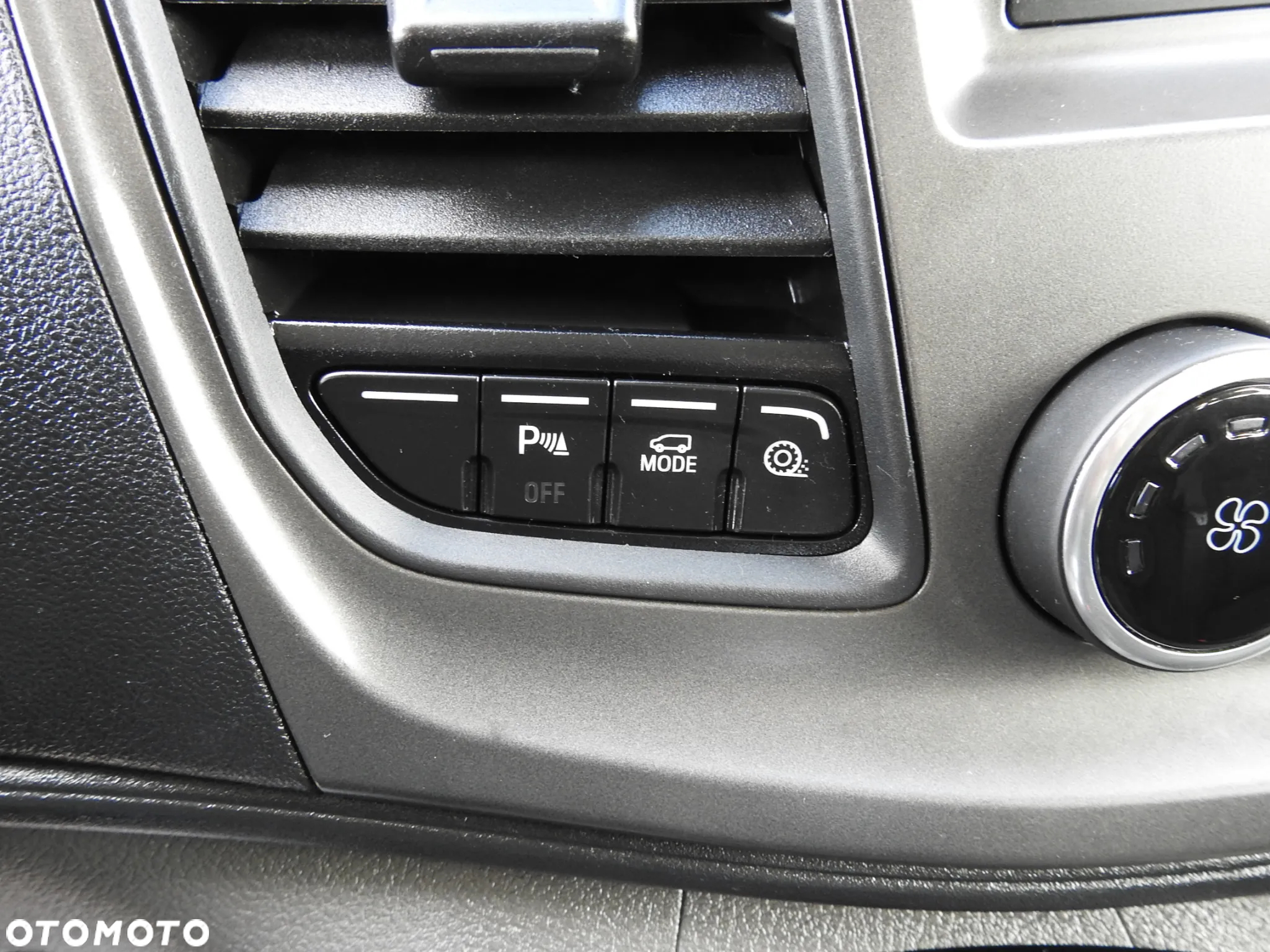 Ford TRANSIT FURGON BRYGADÓWKA 6 MIEJSCA TEMPOMAT KLIMATYZACJA LEDY 130KM [ J78198 ] - 34