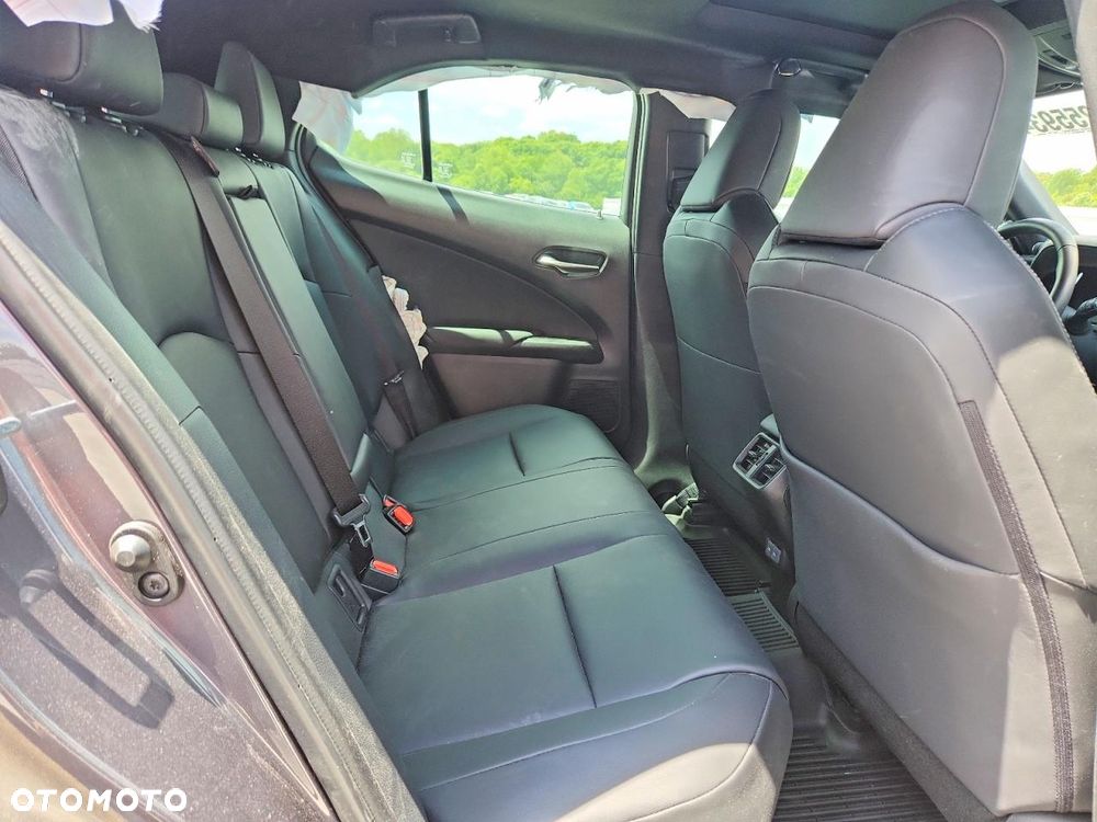 Lexus UX 300h Business - 12