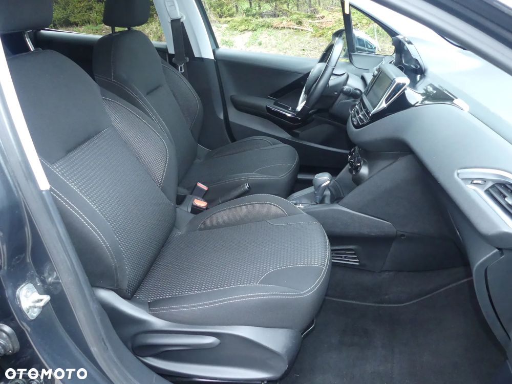 Peugeot 208 1.2 PureTech GPF Signature S&S EAT6 - 24