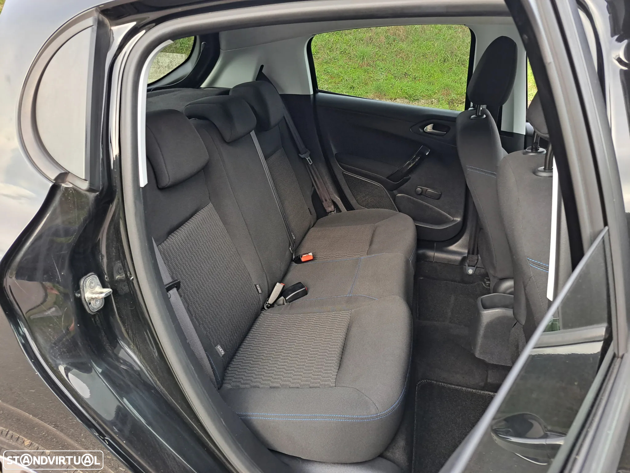 Peugeot 208 1.6 BlueHDi Style - 25