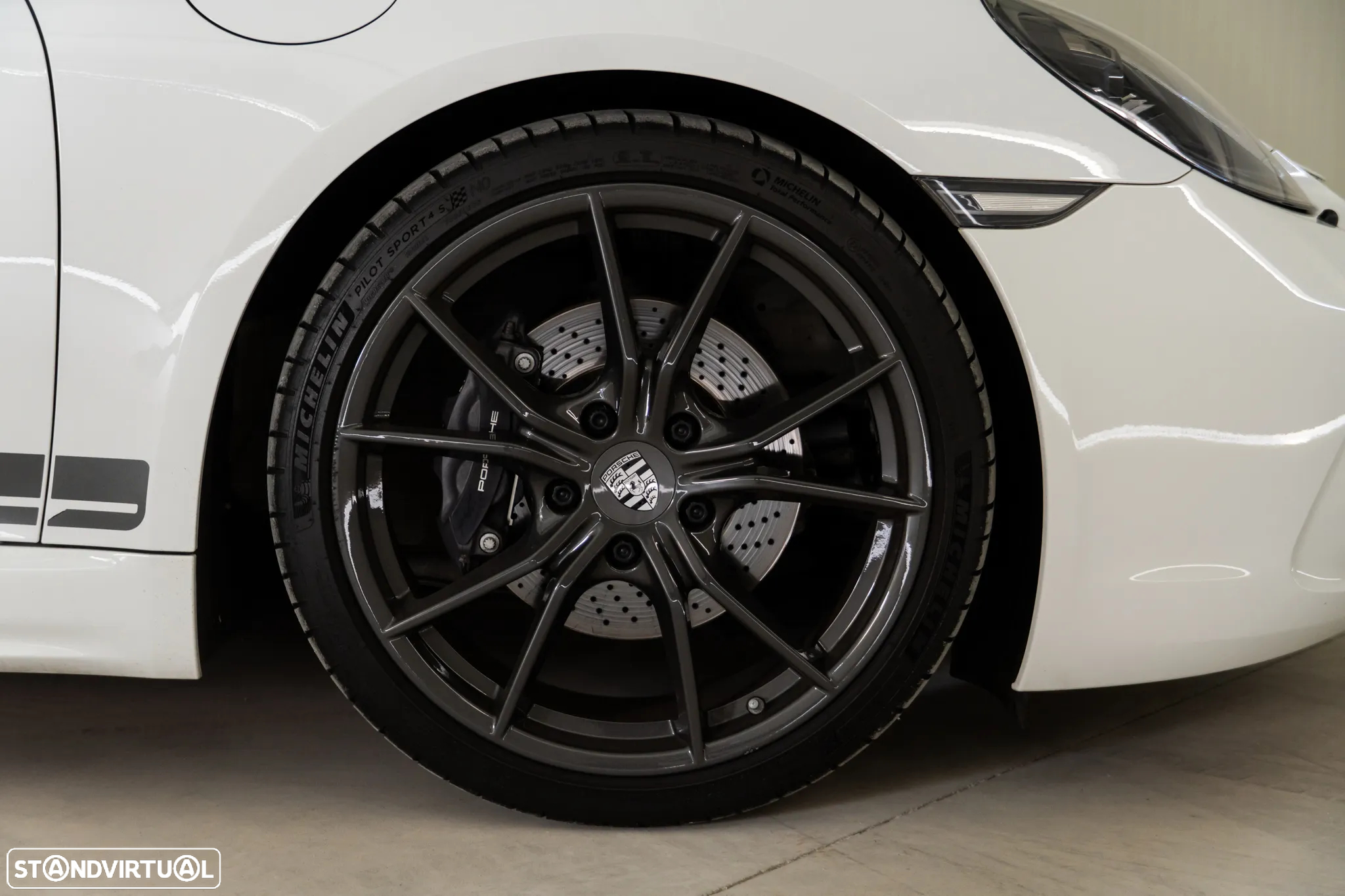 Porsche 718 Cayman T - 22