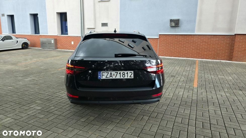 Skoda Superb 2.0 TDI Sportline DSG - 7