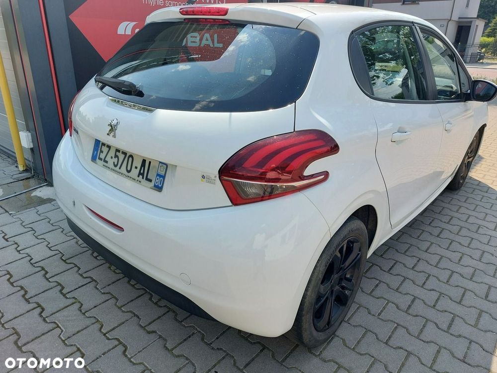 Peugeot 208 - 6