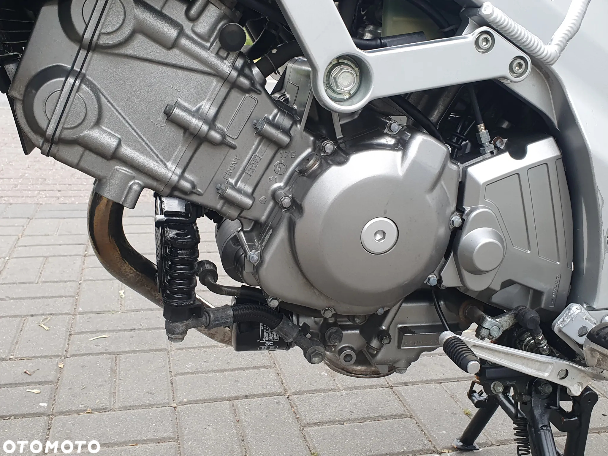 Suzuki V-STROM - 8