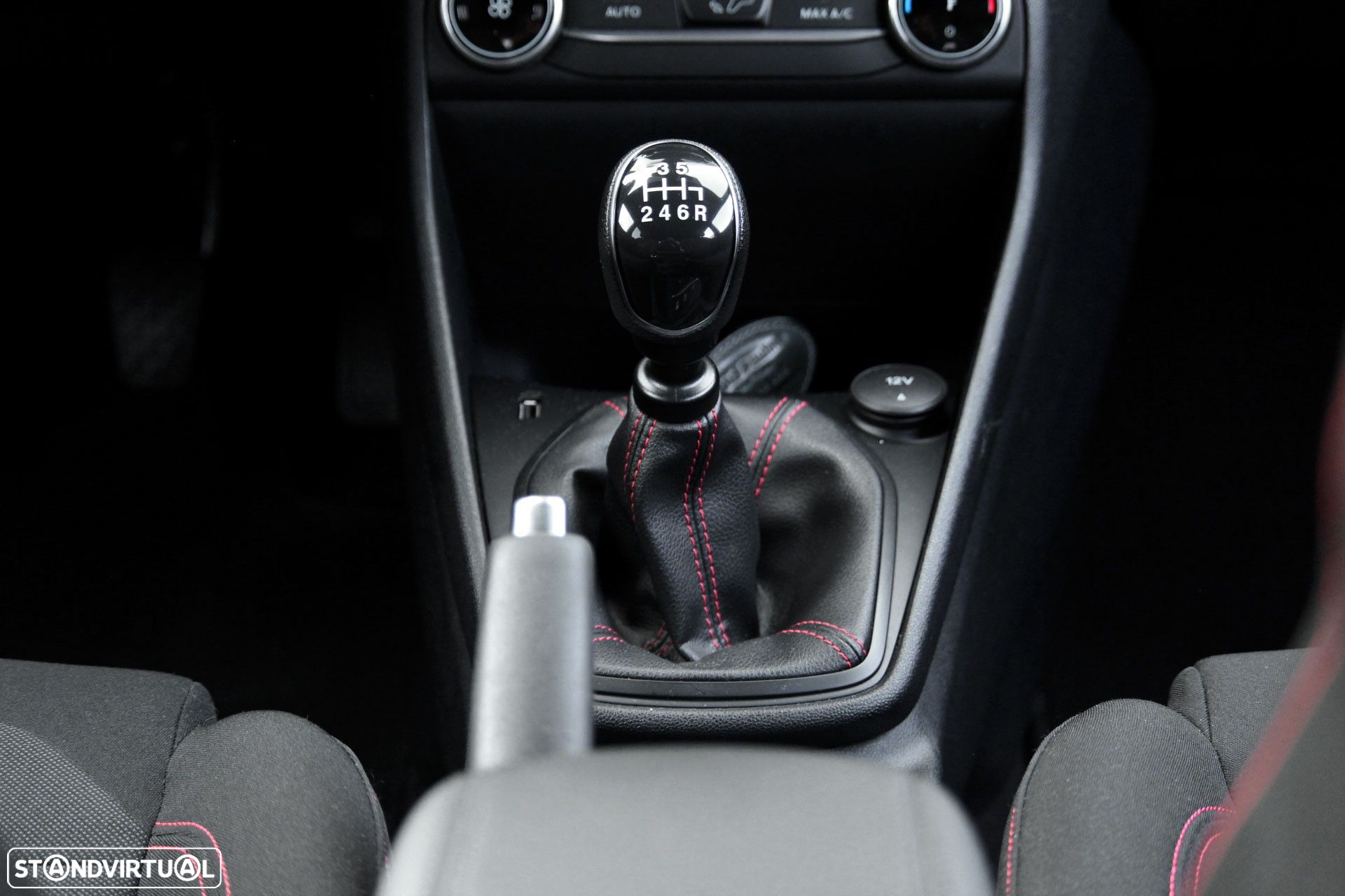 Ford Fiesta 1.0 EcoBoost MHEV ST-Line - 24