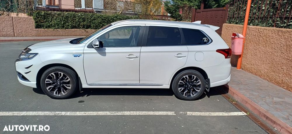 Mitsubishi Outlander 2.0 4WD - 7