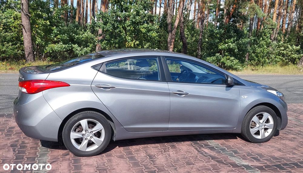 Hyundai Elantra 1.6 Comfort - 4