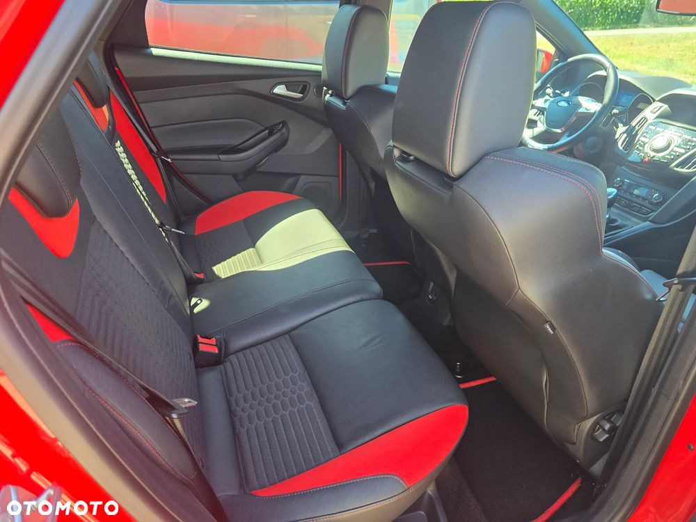 Ford Focus 2.0 EcoBoost ST - 30