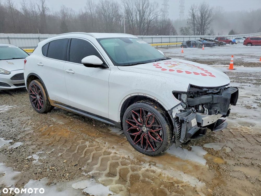 Alfa Romeo Stelvio - 2