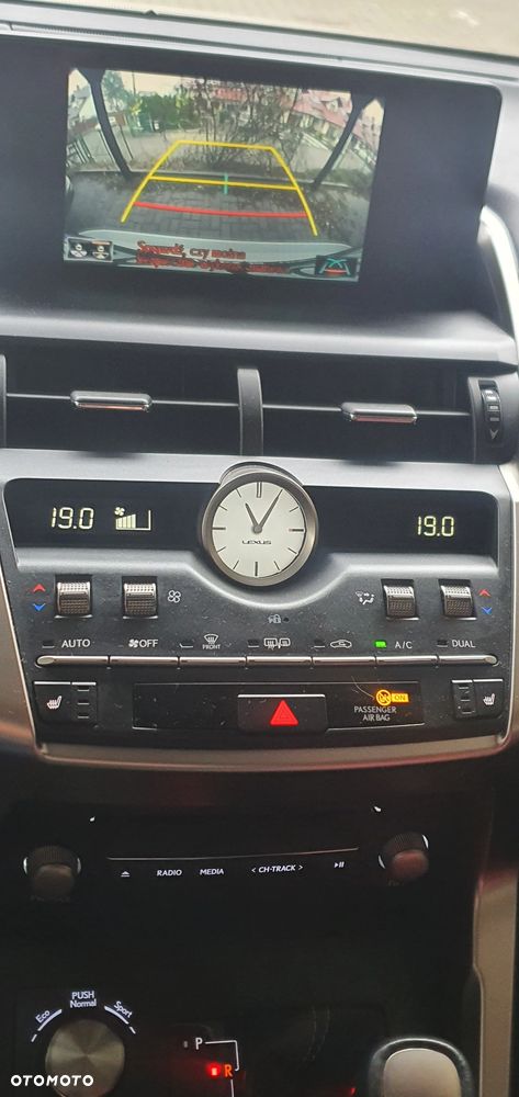 Lexus NX 300h Elegance + Business AWD - 17