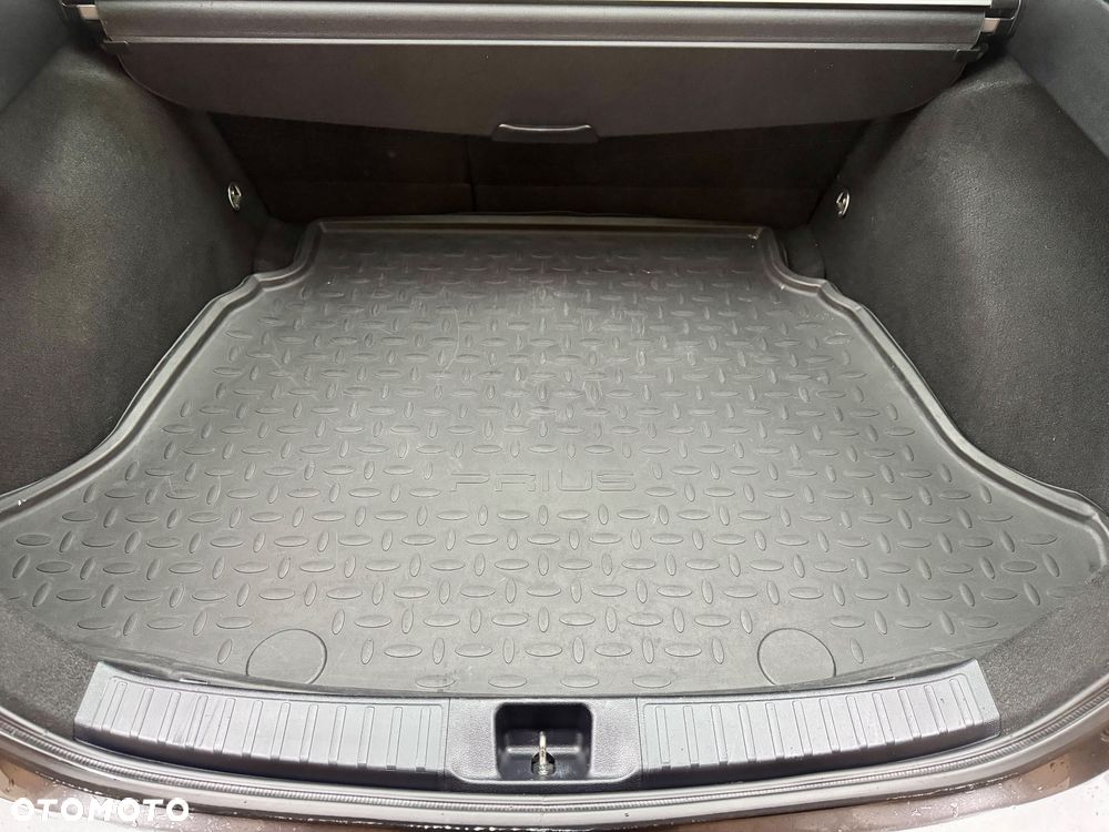 Toyota Prius Hybrid Comfort - 11