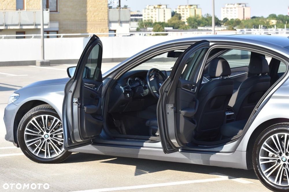 BMW Seria 5 530i xDrive Sport Line - 26