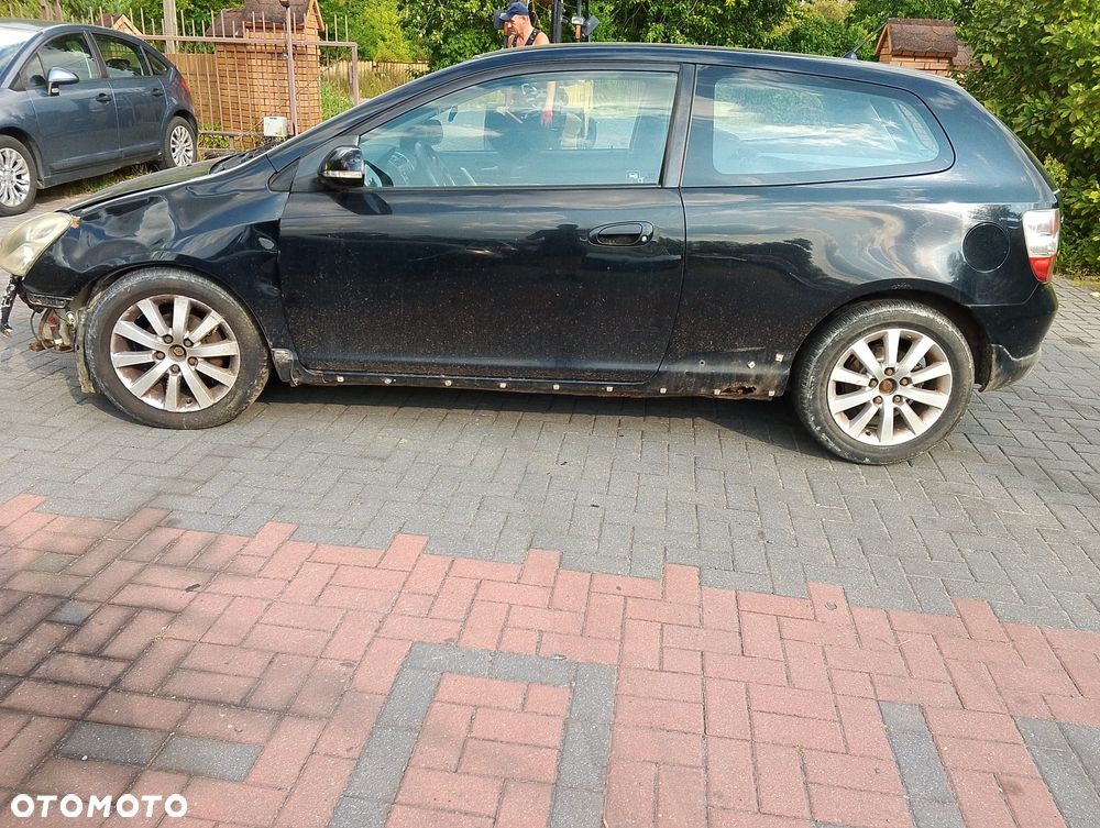 Honda Civic VII FL (04-06r.) 1.4 B 89KM. Silnik D14Z6 Skrzynia.Cały na części. GWARANCJA !!! Przód Tył Zestaw Komplet Drzwi Klapa Zderzak Błotnik Maska Grill Atrapa Szyba Pas Lampa Lusterko Boczki Fotel Kanapa Kokpit Deska Rozdzielcza Przełącznik Włącznik Sterownik Przewody Wiązka Instalacja Moduł Komputer Czujnik Listwa Pompa Alternator Wtryski Głowica Rozrusznik Kompresor Sprzęgło Dwumas Silnik Skrzynia ABS Klimatyzacji Paliwa Wspomagania Kolektor Turbina Przepustnica Zawór Chłodnica Koło Hak Belka Sanki Zawieszenie Mcpherson Półoś Amortyzator Wydech Tłumik Zacisk Most - 4