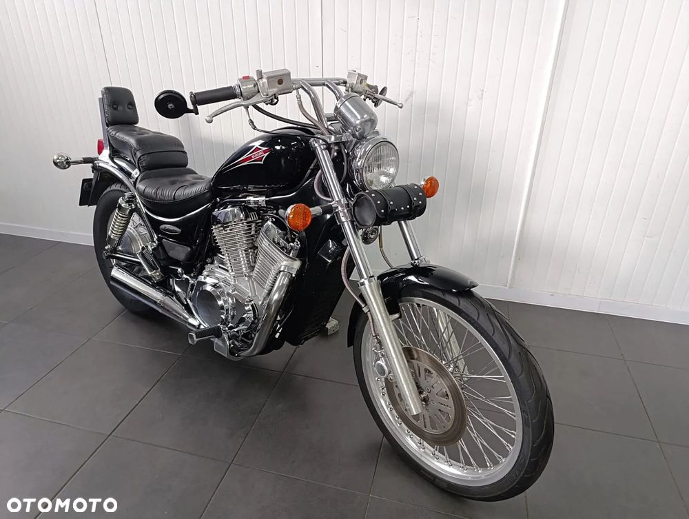 Suzuki Intruder - 13
