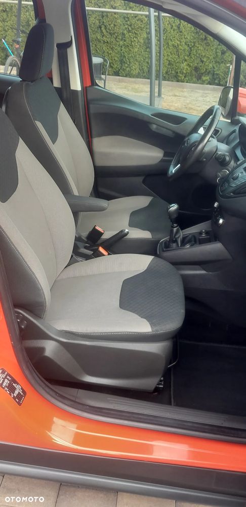 Ford Tourneo Courier - 24