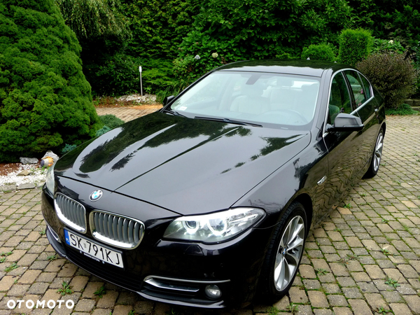 BMW Seria 5 520d xDrive Luxury Line
