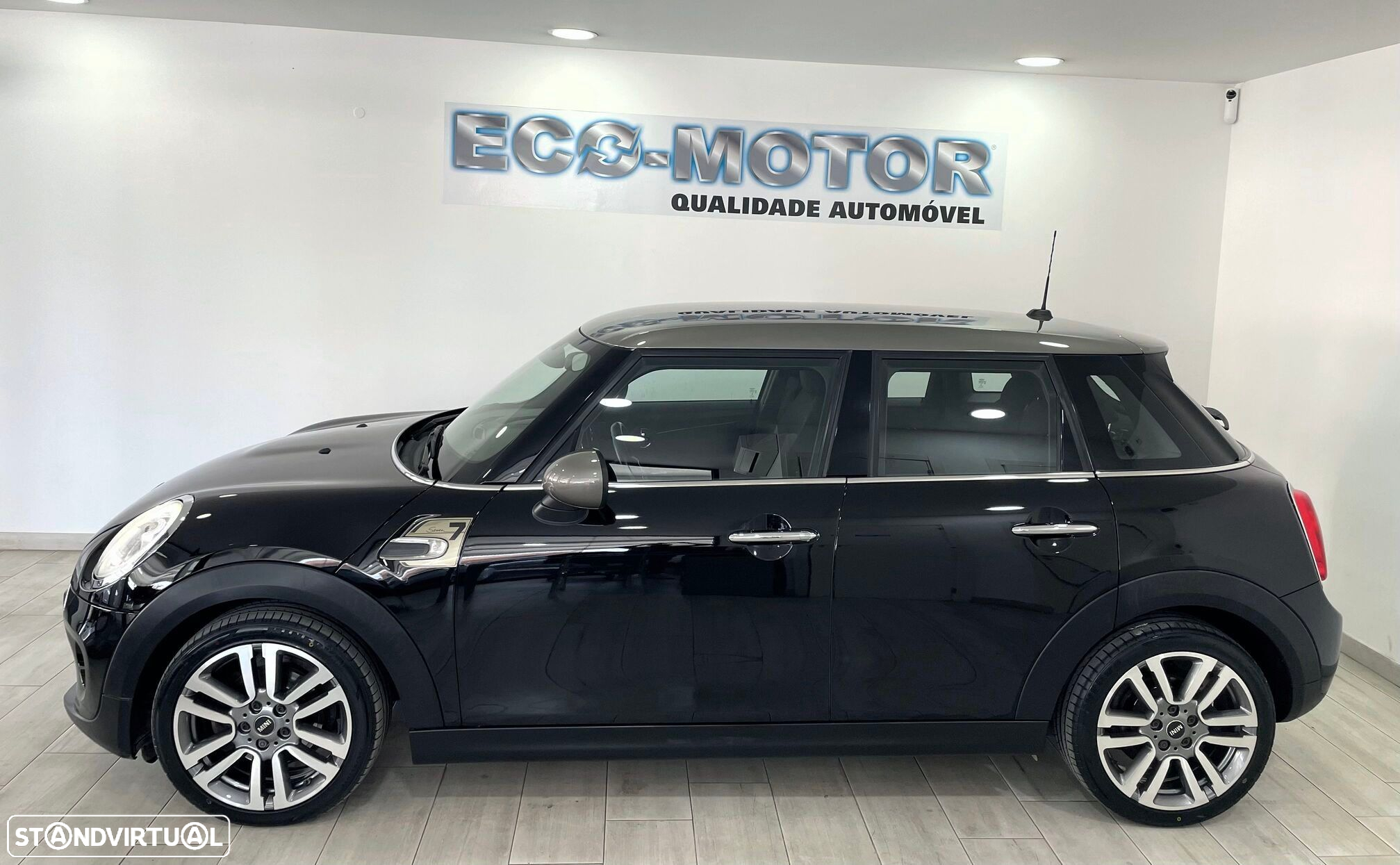 MINI 5 Portas Cooper D Auto - 12