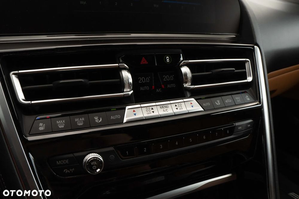 BMW Seria 8 - 22