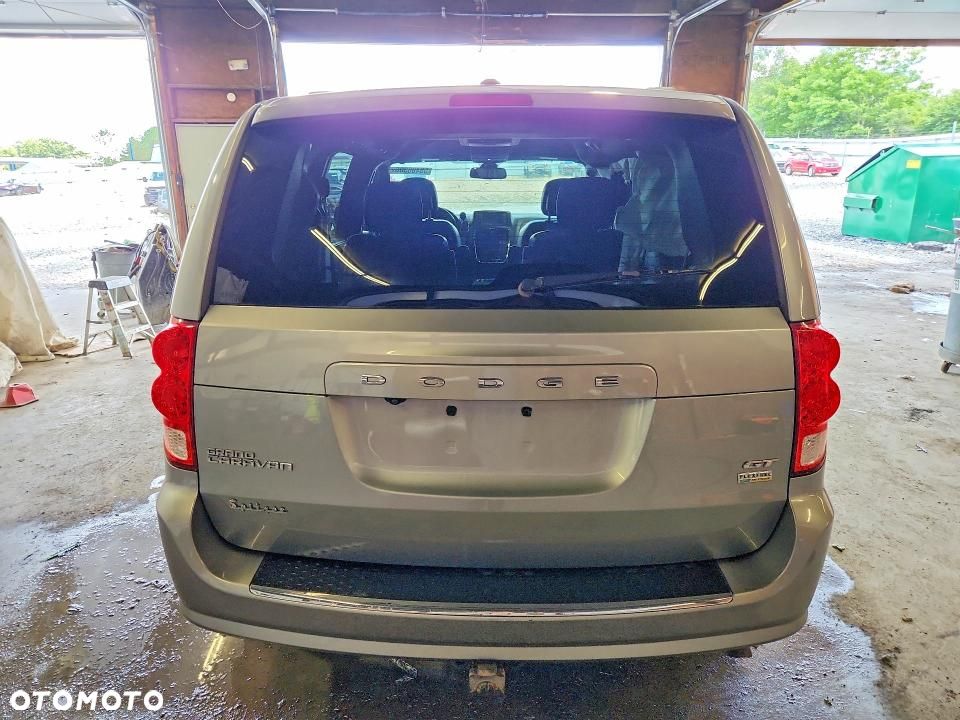 Dodge Grand Caravan 3.6 R/T - 25