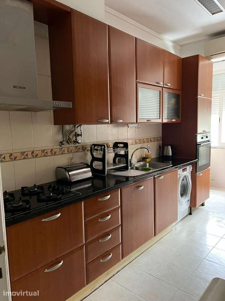 Apartamento T3 em Benfica – Prédio com Elevador - Grande imagem: 3/23