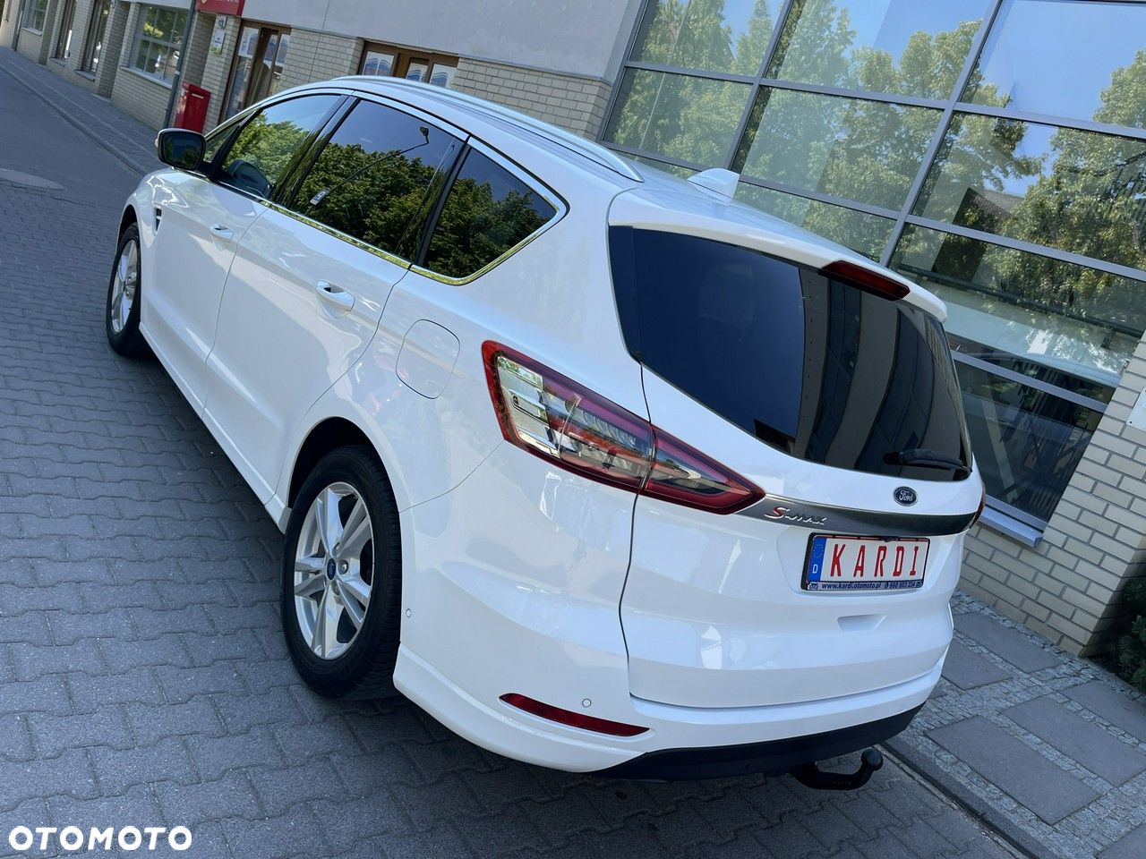 Ford S-Max - 11