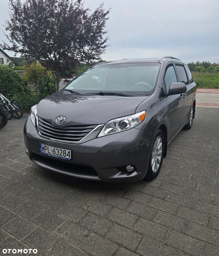 Toyota Sienna 3.5 XLE AWD - 2