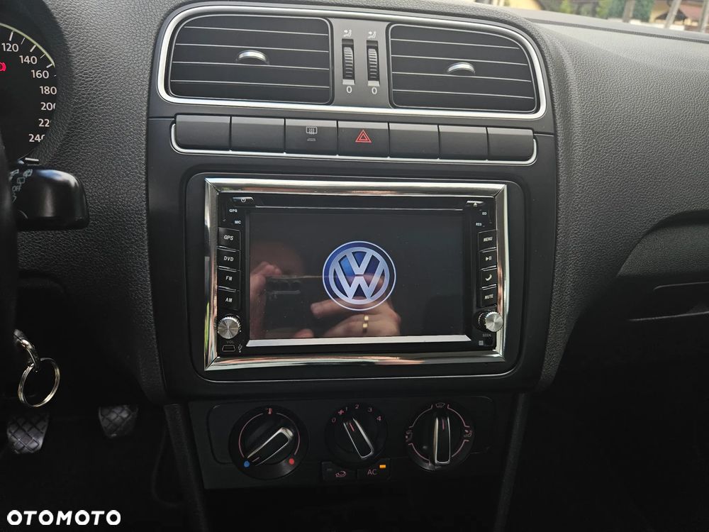 Volkswagen Polo 1.4 MATCH - 32