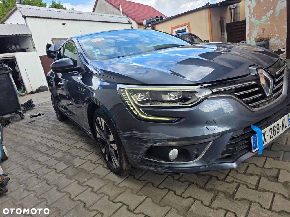 Renault Megane ver-1-4-16v-tce-bose-edition - 8