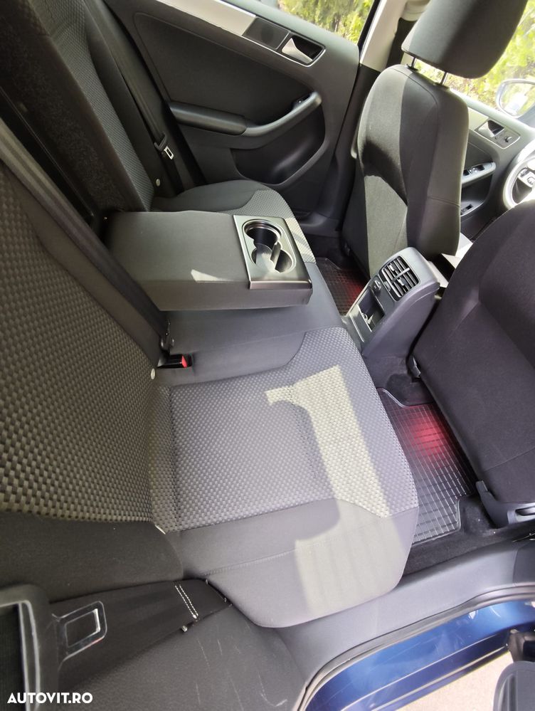 Volkswagen Jetta - 24