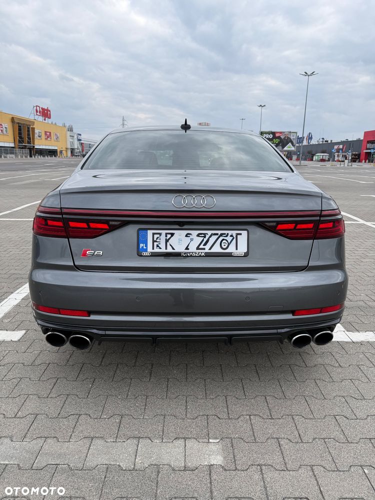 Audi S8 - 8