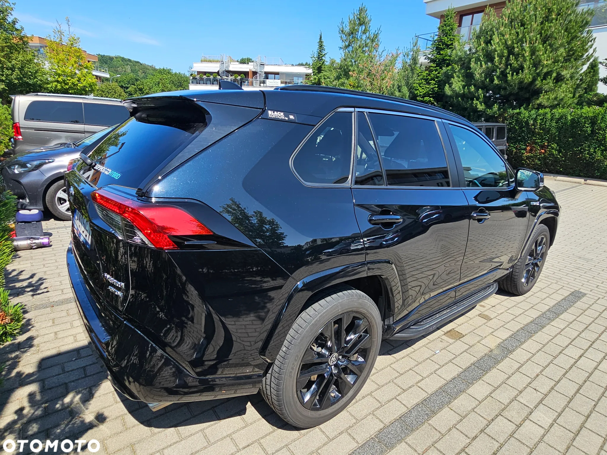 Toyota RAV4 2.5 Hybrid Black Edition by JBL 4x4 - 5