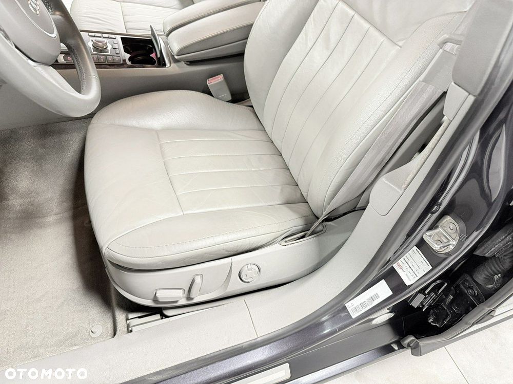 Audi A8 4.2 Quattro - 31