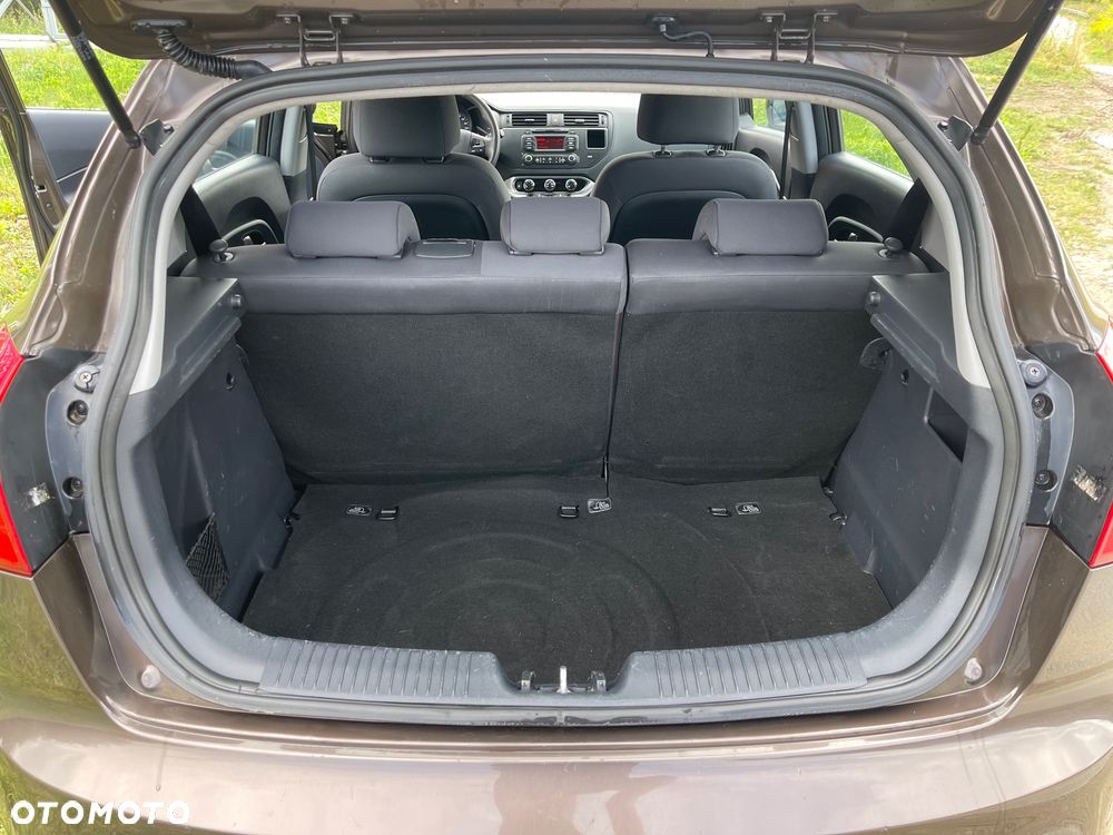 Kia Rio 1.2 Attract - 11