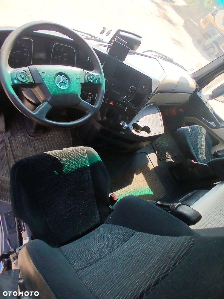 Mercedes-Benz Actros - 11