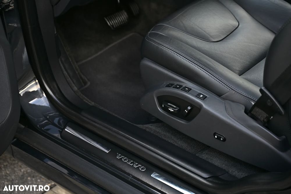 Volvo XC 60 D4 AWD Geartronic Summum - 25