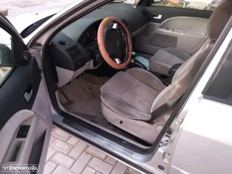 Ford Mondeo SW 2.0 TDdi Ghia - 4