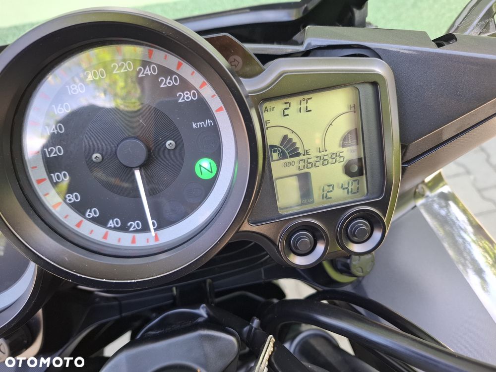 Yamaha FJR - 28