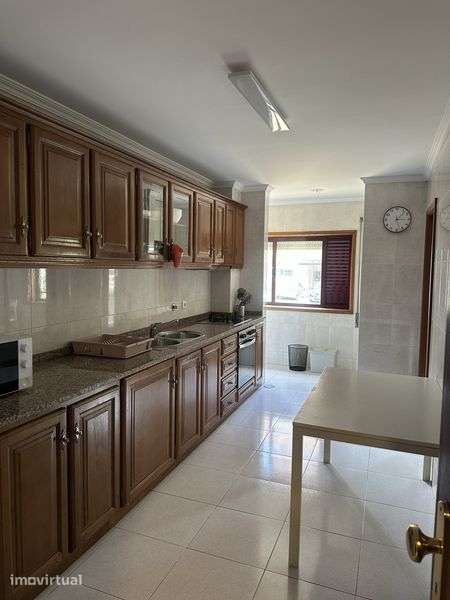 T3 Mobilado com 150 m² em Gandra | 1 Suite | Entrada Imediata - Grande imagem: 3/10