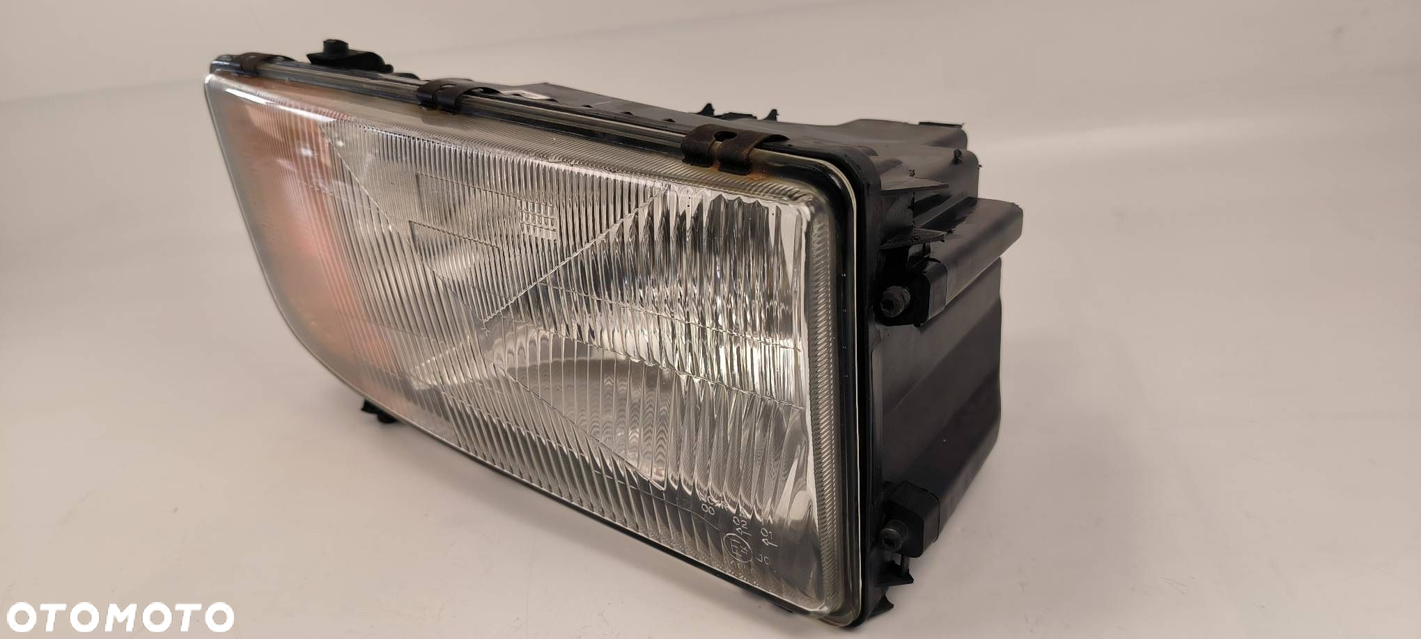 LAMPA PRAWA PRZÓD MERCEDES - BENZ ATEGO 2528L - 3
