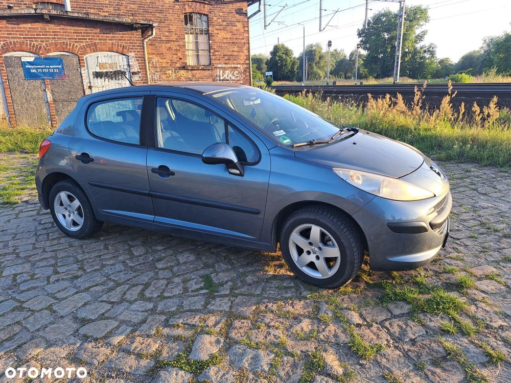 Peugeot 207 - 1