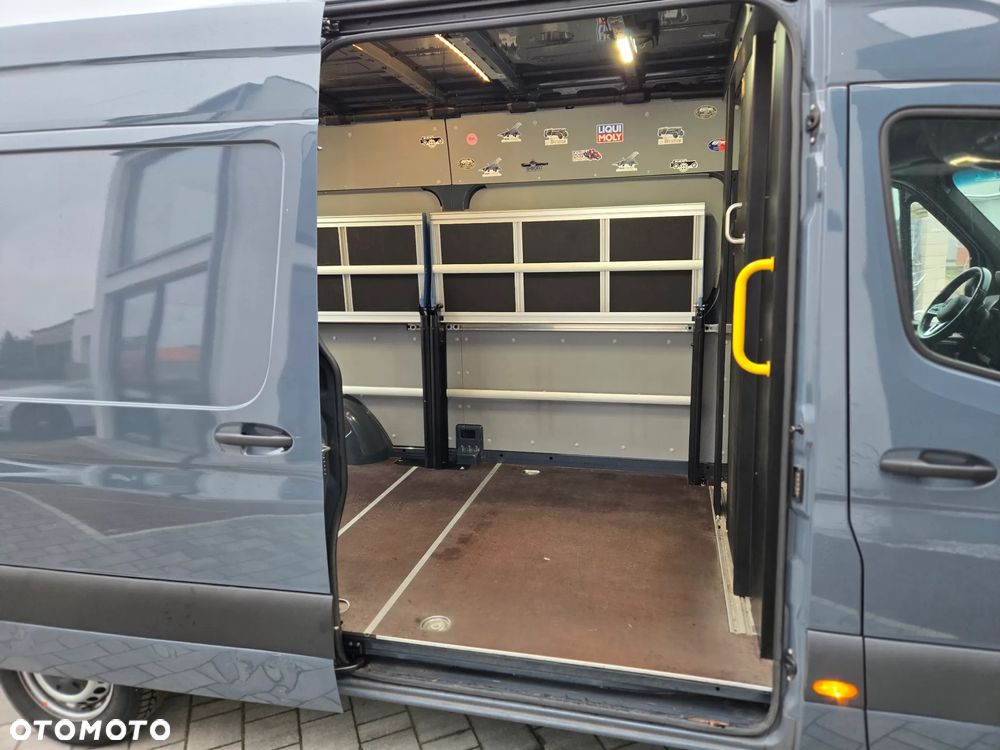 Mercedes-Benz Sprinter - 32