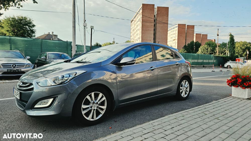 Hyundai i30 1.6 CRDI Automatik Style - 3