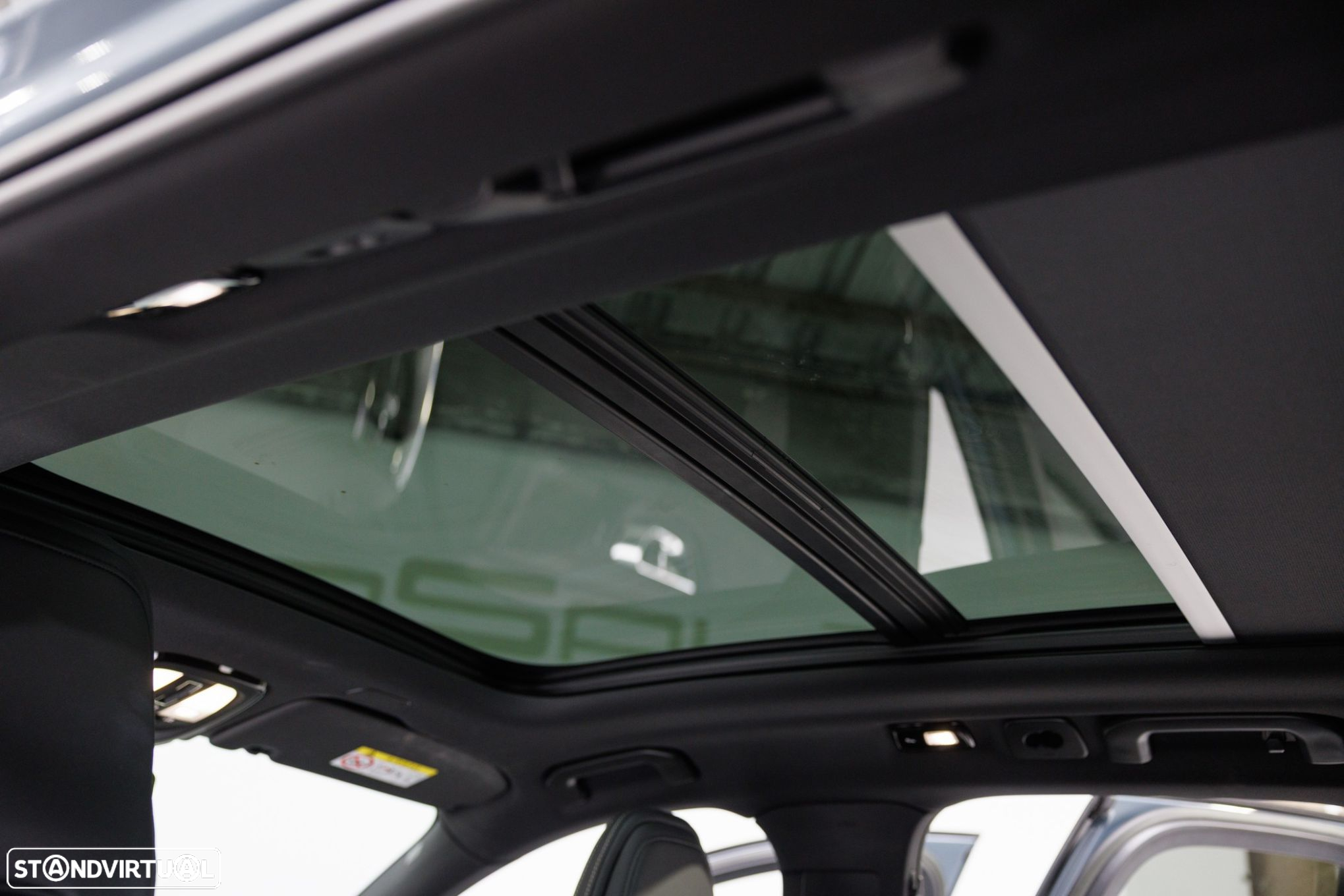 Volvo XC 60 2.0 T6 PHEV R-Design AWD - 28