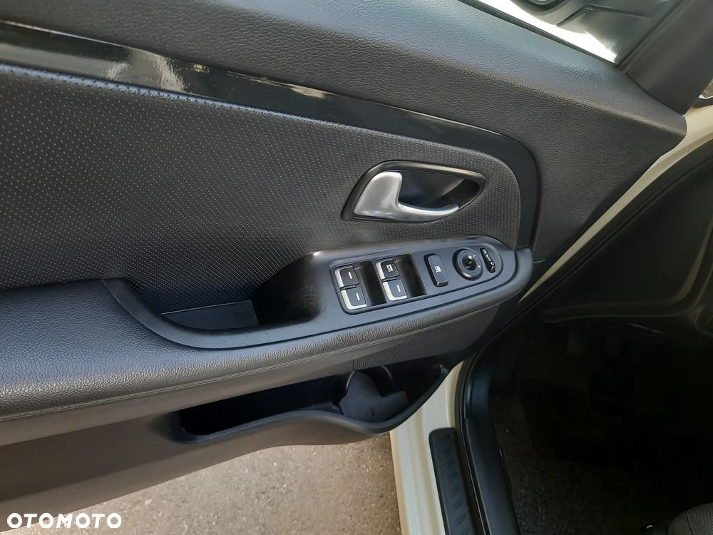 Kia Carens 1.7 CRDi M EU6 - 15