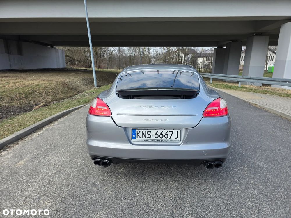 Porsche Panamera 4S - 4