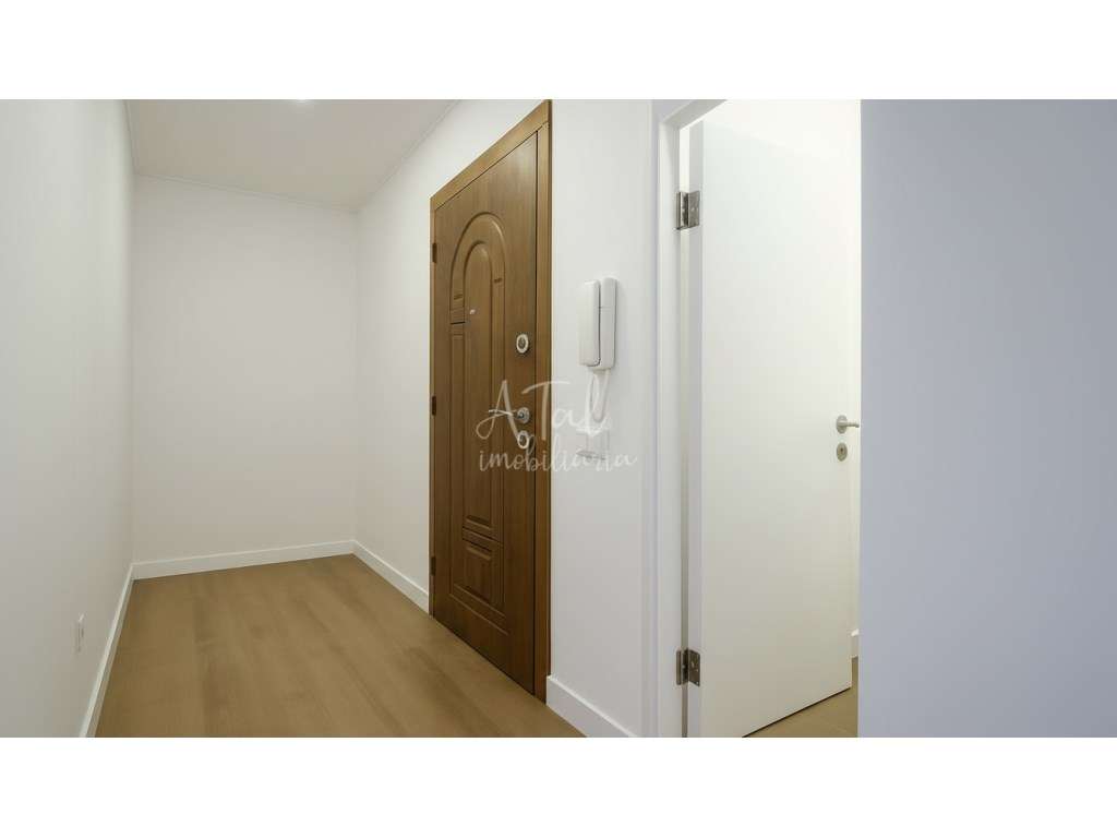 Apartamento T3 Renovado em Almada - Conforto e Modernidade ao Seu A... - Grande imagem: 2/18